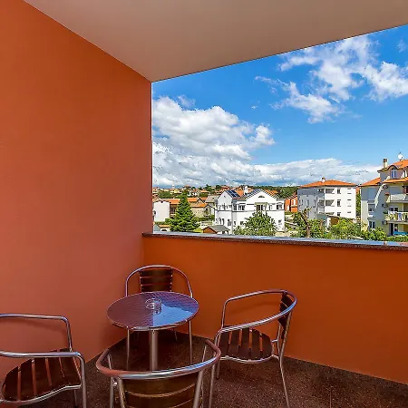 Apartment Med 454 *