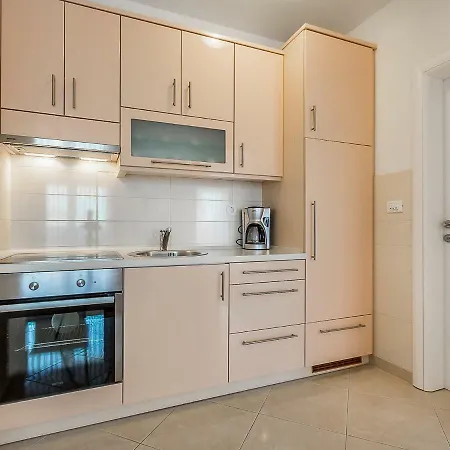 Apartment Med 454 *