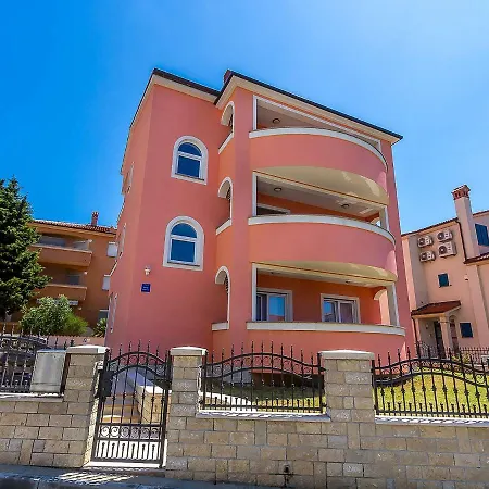 Apartment Med 454 Медулин