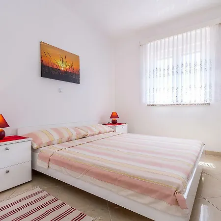 Apartment Med 454 Медулин